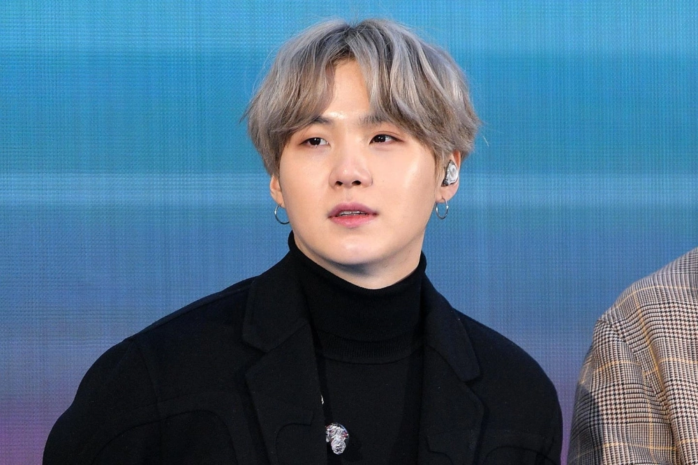 Suga BTS rapper biểu tượng âm nhạc với phong cách riêng
