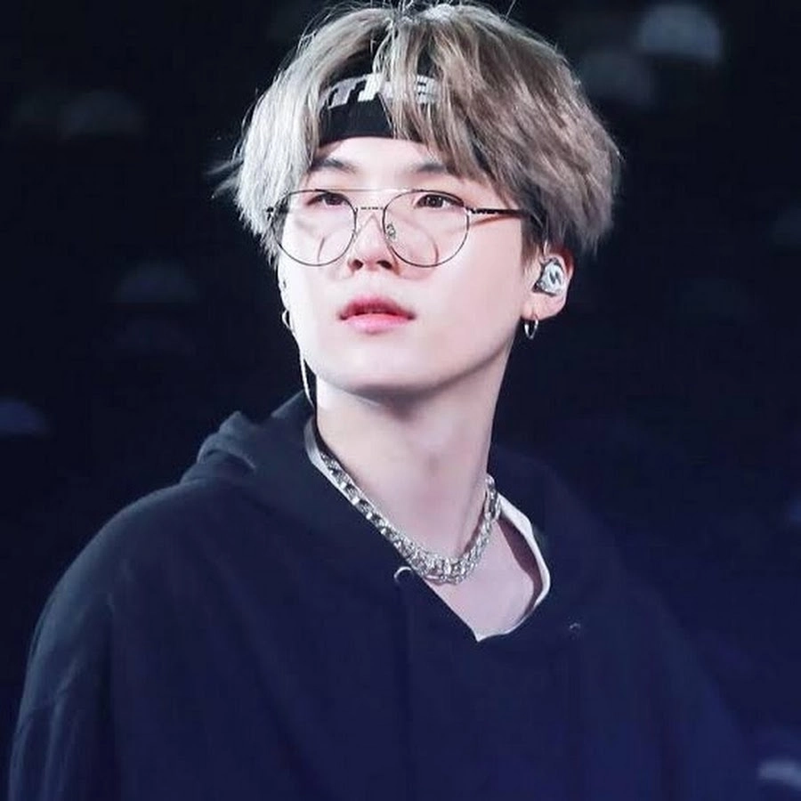 Suga BTS rapper tài năng với phong cách cuốn hút