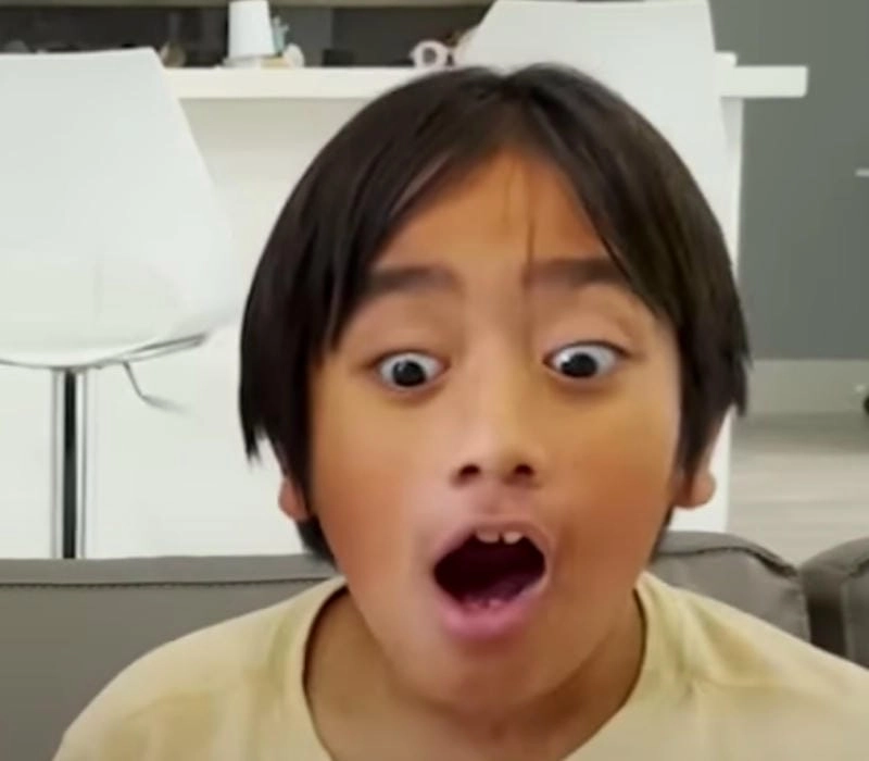 Lạc lối trong thế giới caption surprise meme