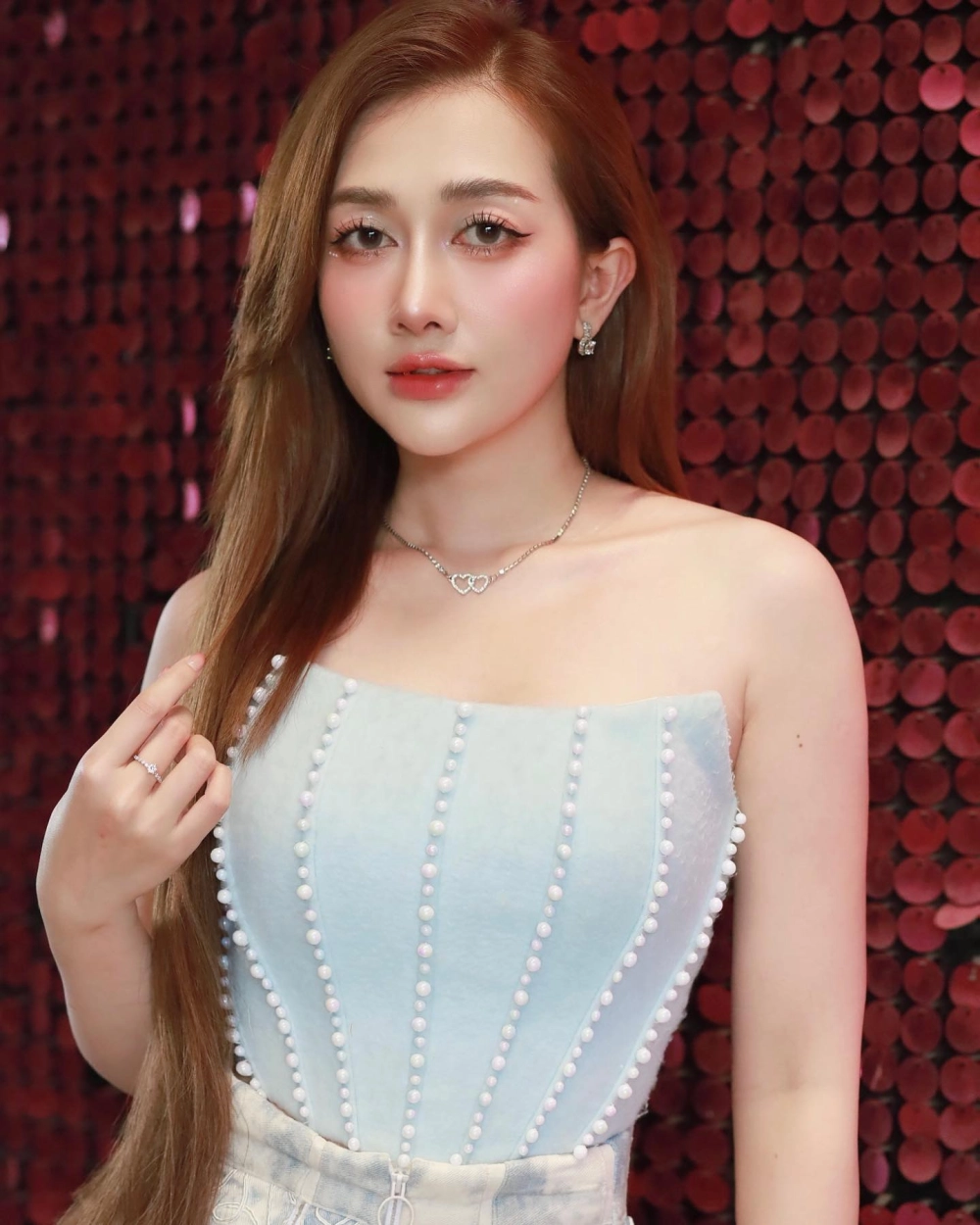 Hình nền gái đẹp cho điện thoại Android với nhiều kích thước