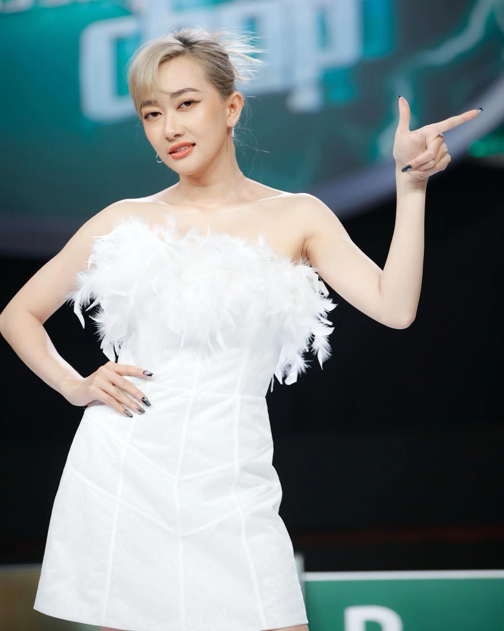 Hình nền gái đẹp miễn phí cho điện thoại với kho ảnh khổng lồ