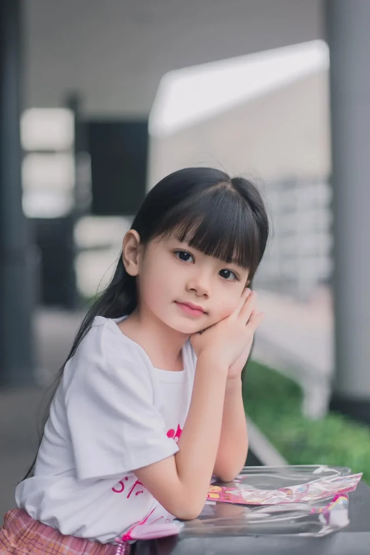 Hình ảnh bé gái dễ thương cho điện thoại dễ thương nhất và những khoảnh khắc đáng yêu