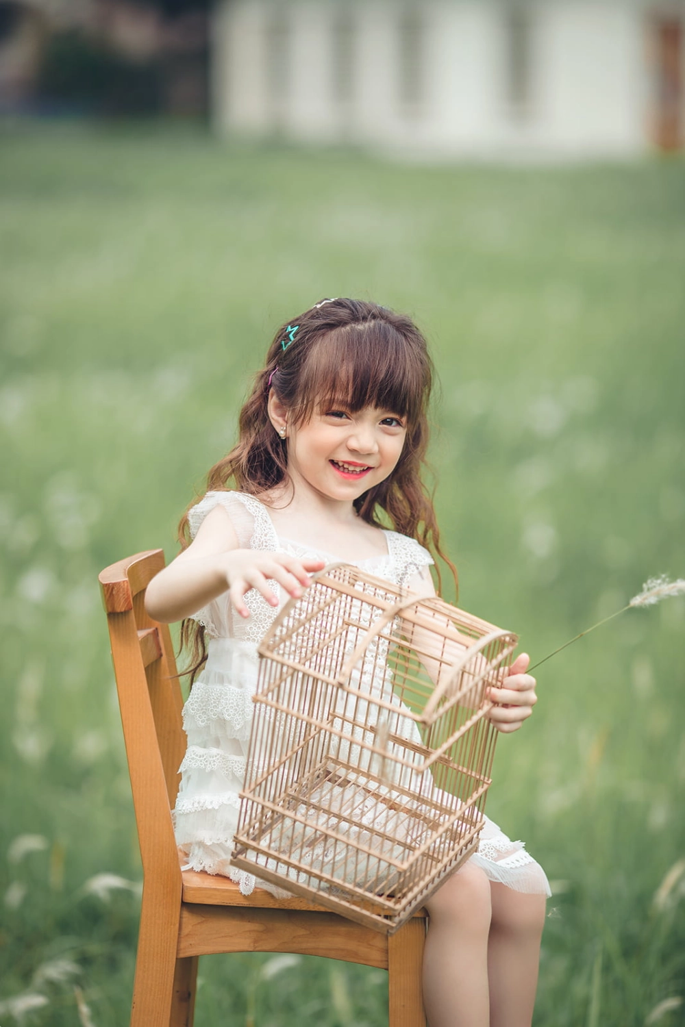 Hình nền em bé gái dễ thương và những biểu cảm ngộ nghĩnh