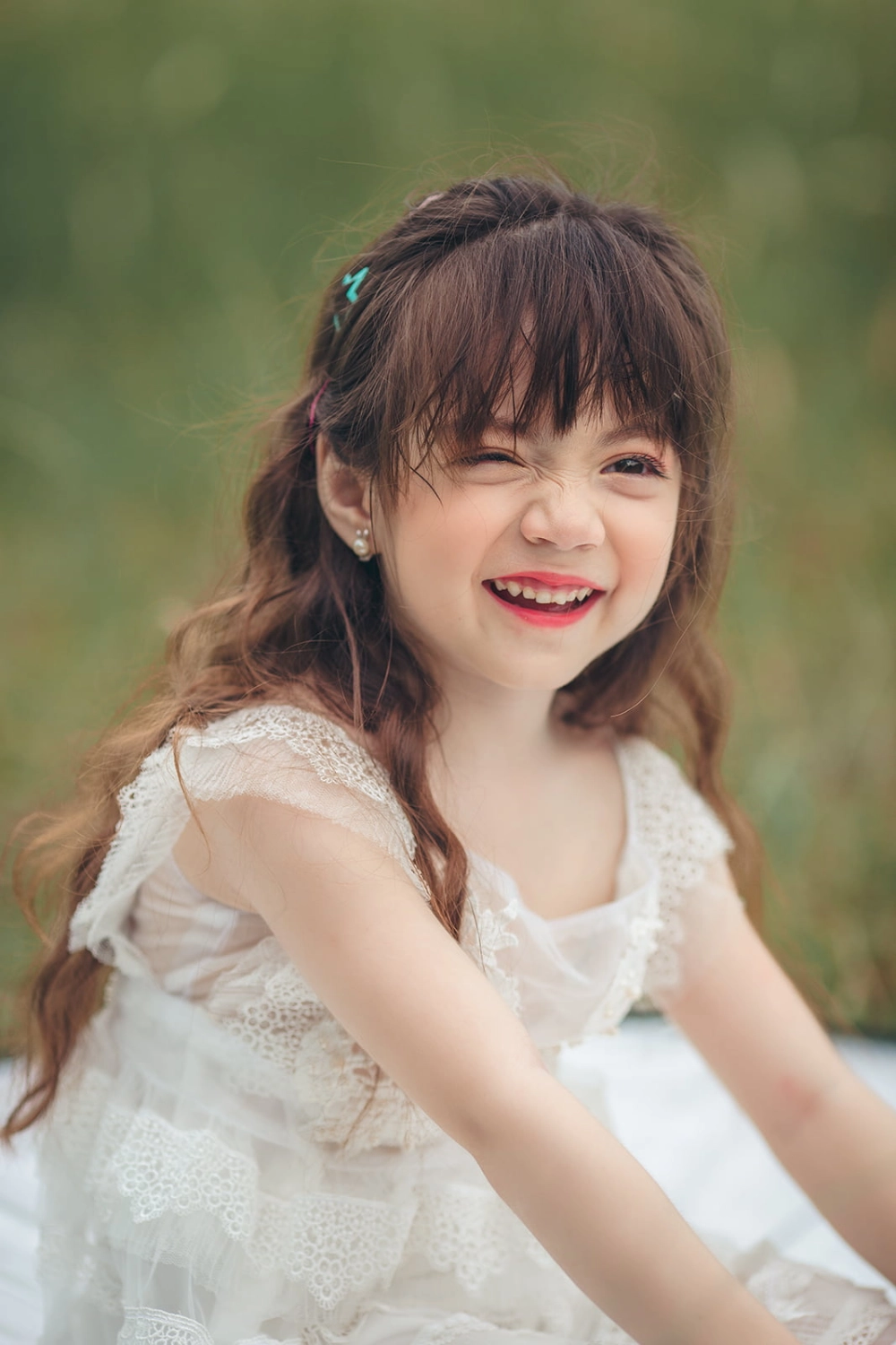 Hình ảnh bé gái dễ thương cho điện thoại miễn phí chỉ với một cú nhấp