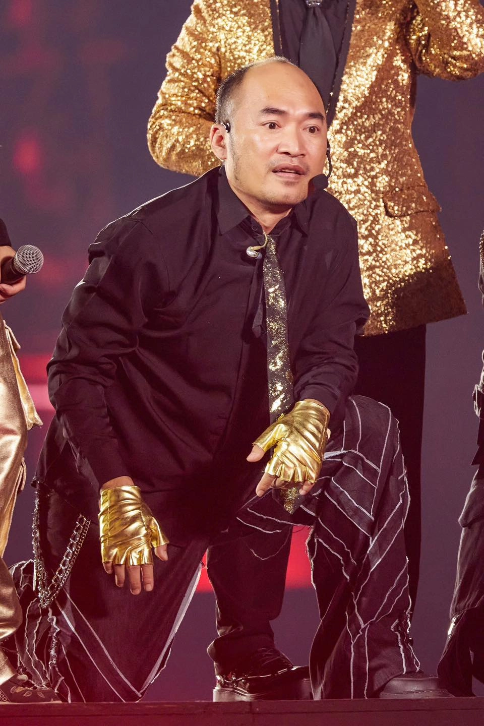 Tiến Luật 2 Ngày 1 Đêm mang lại tiếng cười sảng khoái