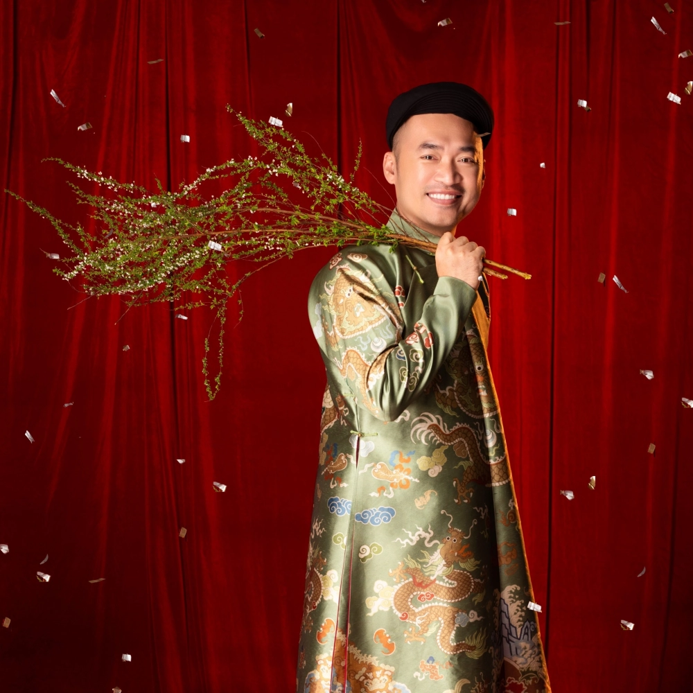 Tiến Luật hát mang lại tiếng cười và năng lượng tích cực