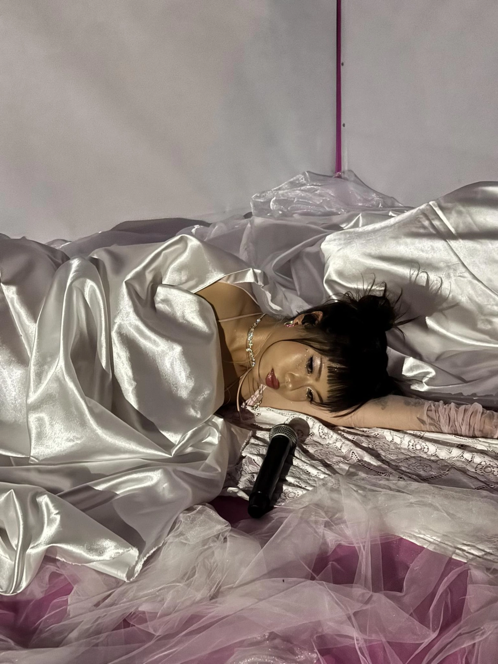 Tlinh karaoke cho fan thỏa sức hát theo ca khúc hot