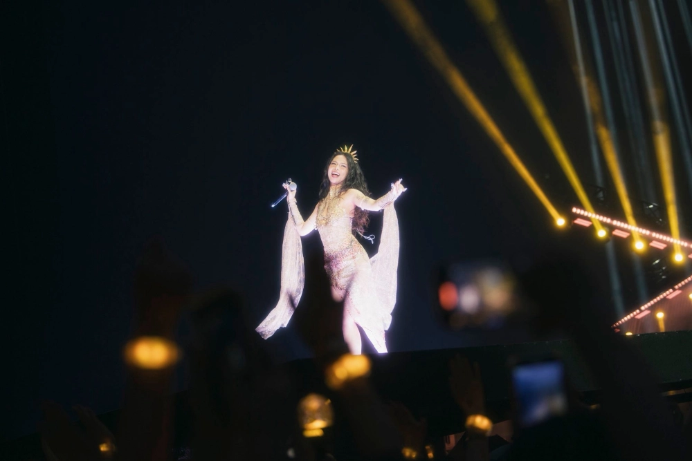 Tlinh sinh năm bao nhiêu, cô sinh năm 2000 tài năng