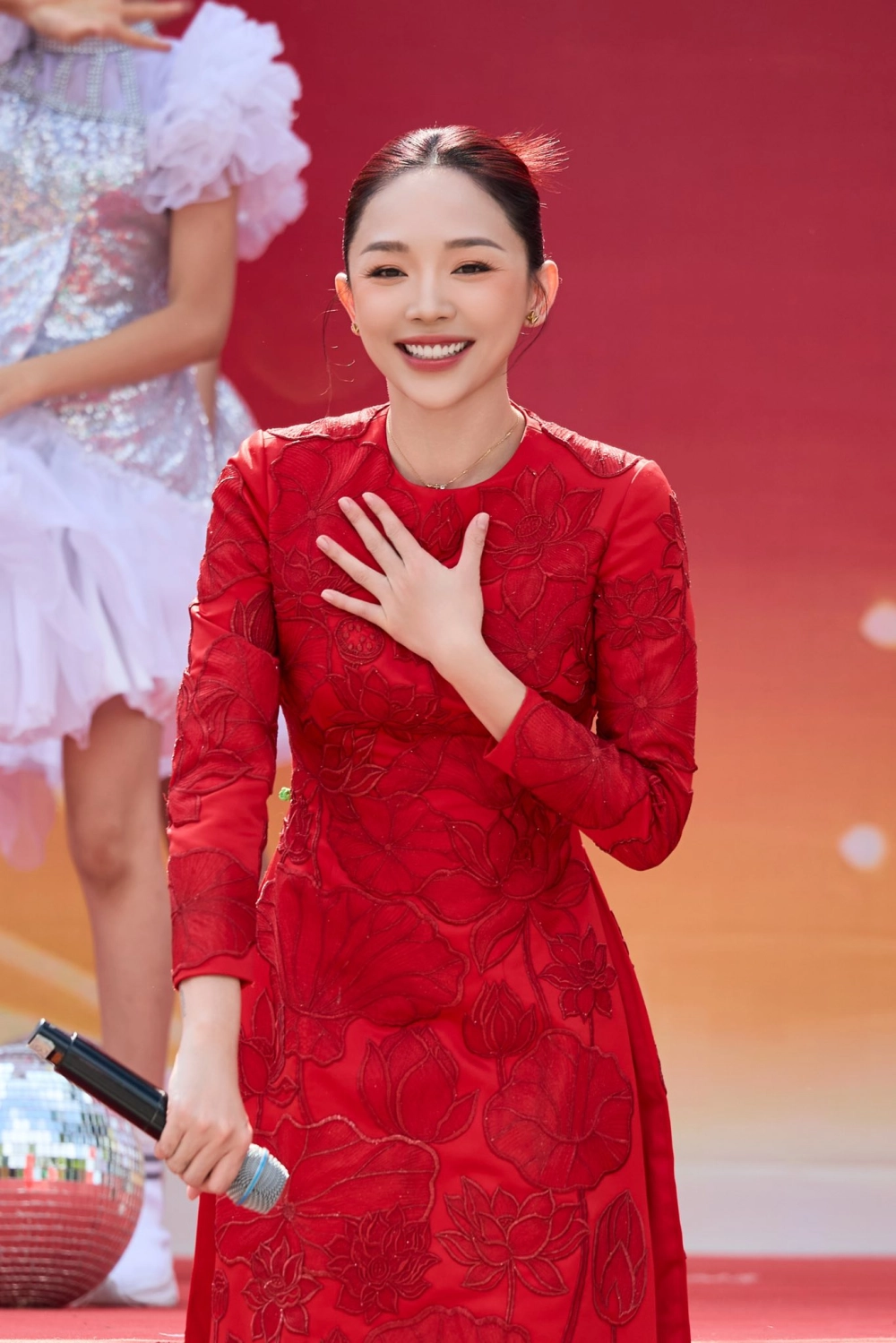 Tóc Tiên cao bao nhiêu, cô cao 1m70 đầy ấn tượng