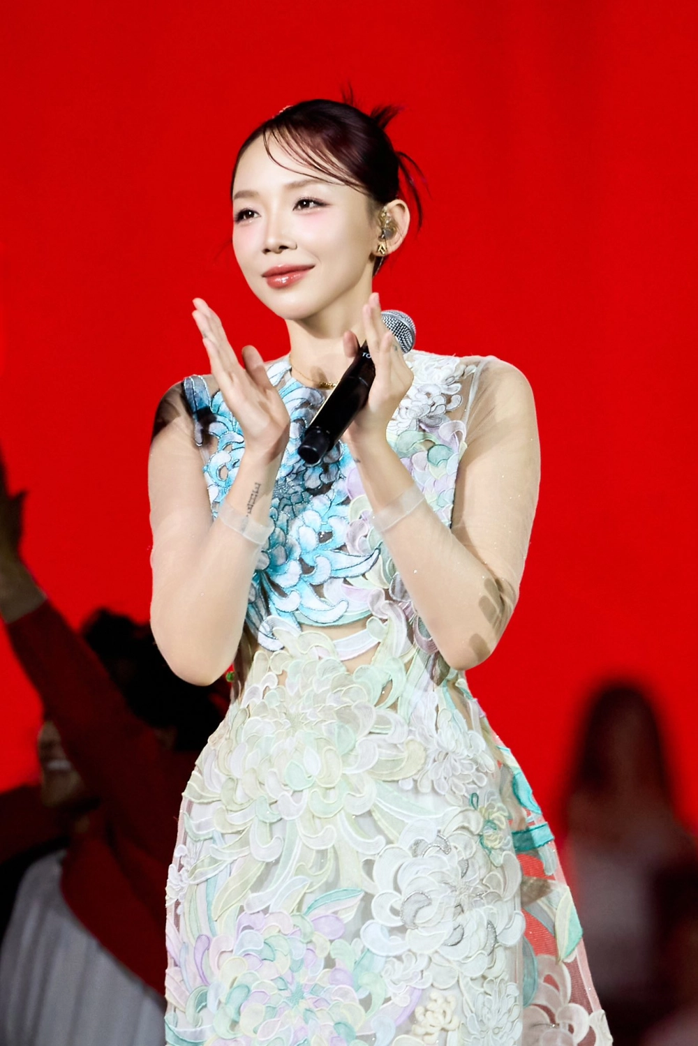 Tóc Tiên karaoke nhạc trẻ sôi động cuốn hút