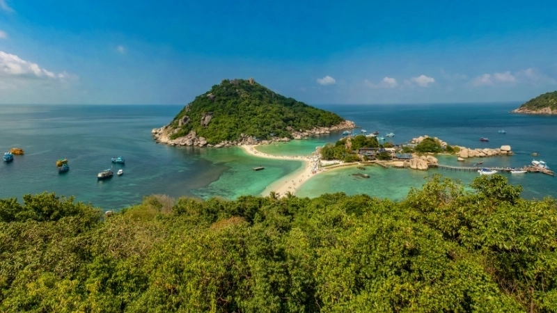 Thư giãn cùng tranh vẽ cảnh biển tinh tế và yên bình