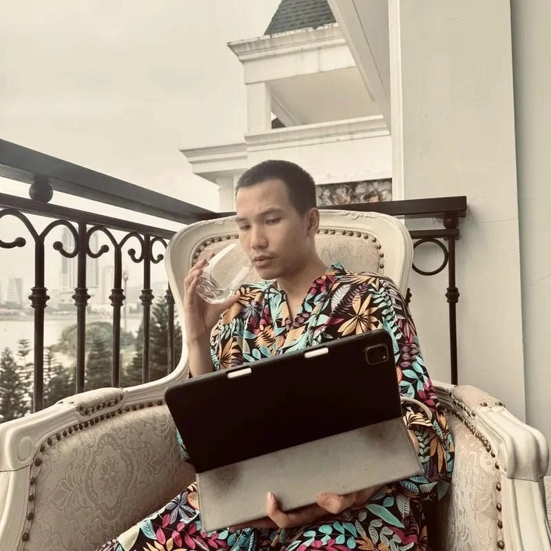 Lạc lối trong meme tú sena cảm xúc