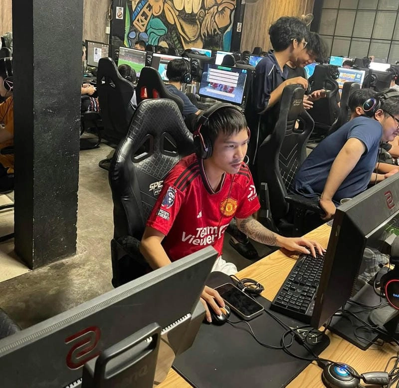 Tìm về meme tú sena buồn cười