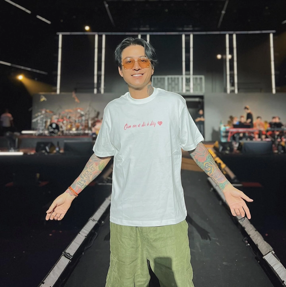 Lời bài hát Tuấn Hưng nắm lấy tay anh đầy ngọt ngào