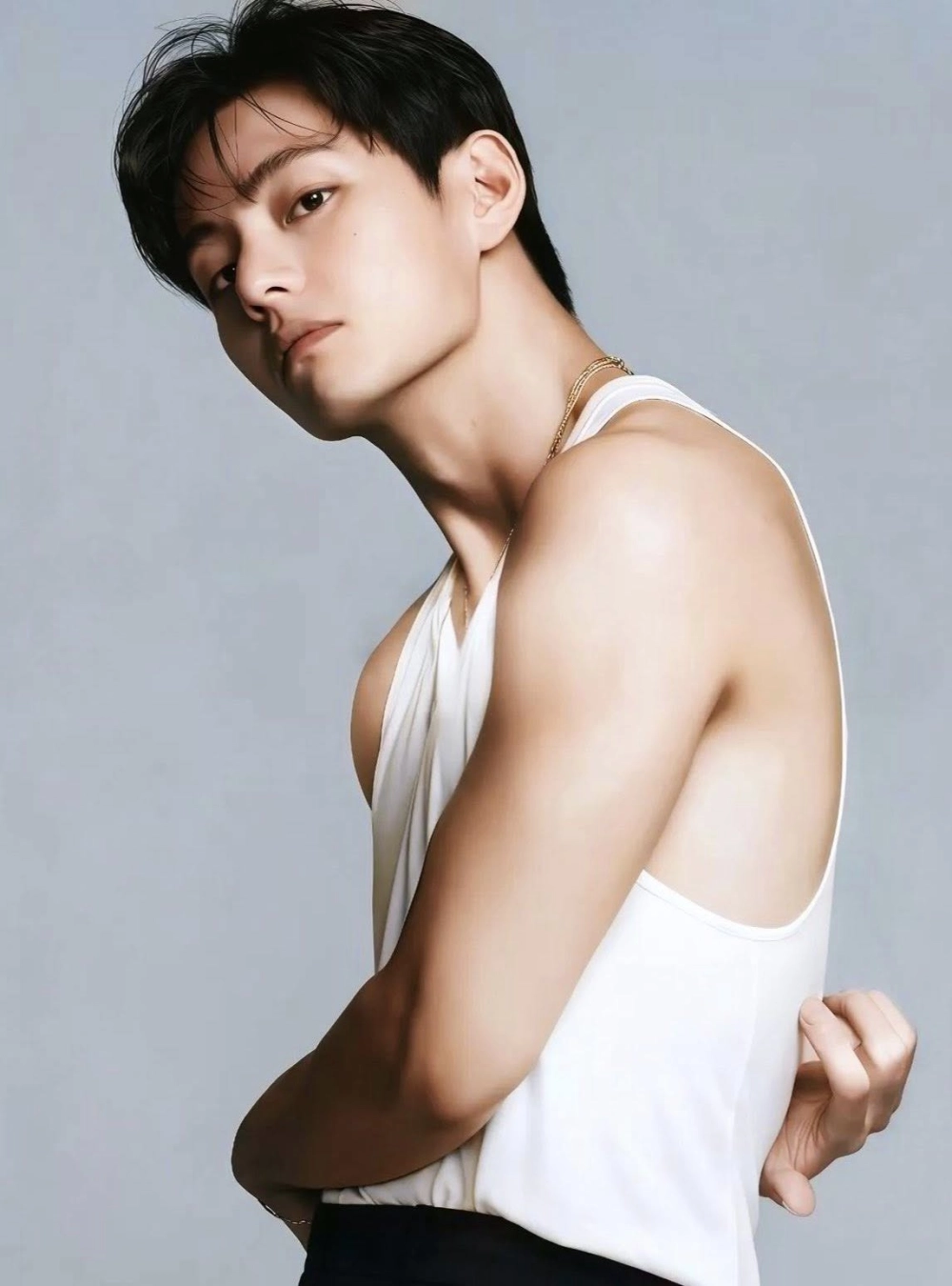 Hình V BTS loạt ảnh đẹp trai gây bão cộng đồng mạng