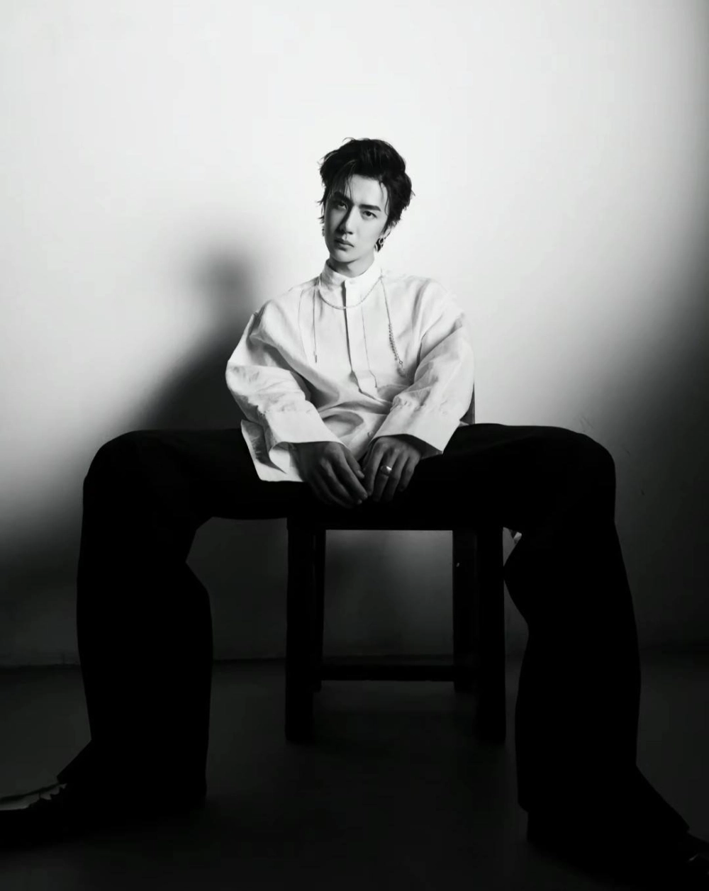 Vô cảm Vương Nhất Bác tạo nên tranh cãi lớn trong cộng đồng