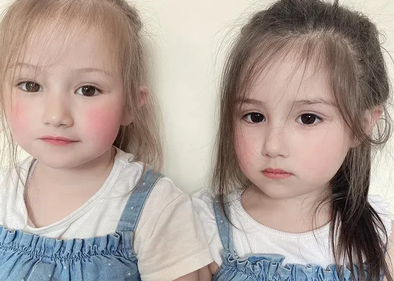 Hình ảnh bé gái dễ thương đáng yêu và nụ cười trong veo