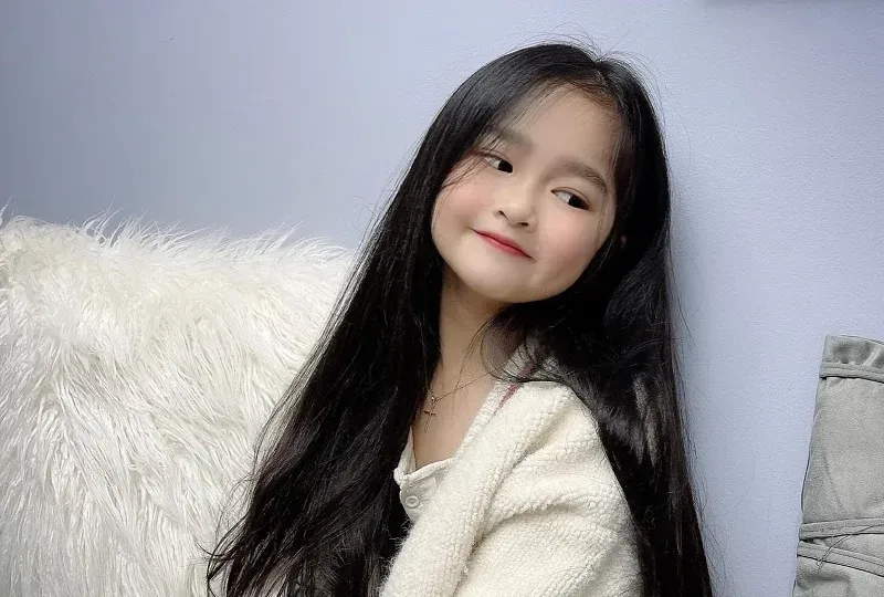 Tải hình ảnh bé gái dễ thương về máy chỉ với một cú nhấp