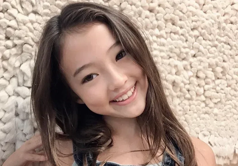 Hình ảnh em bé gái dễ thương đẹp nhất làm tan chảy mọi trái tim