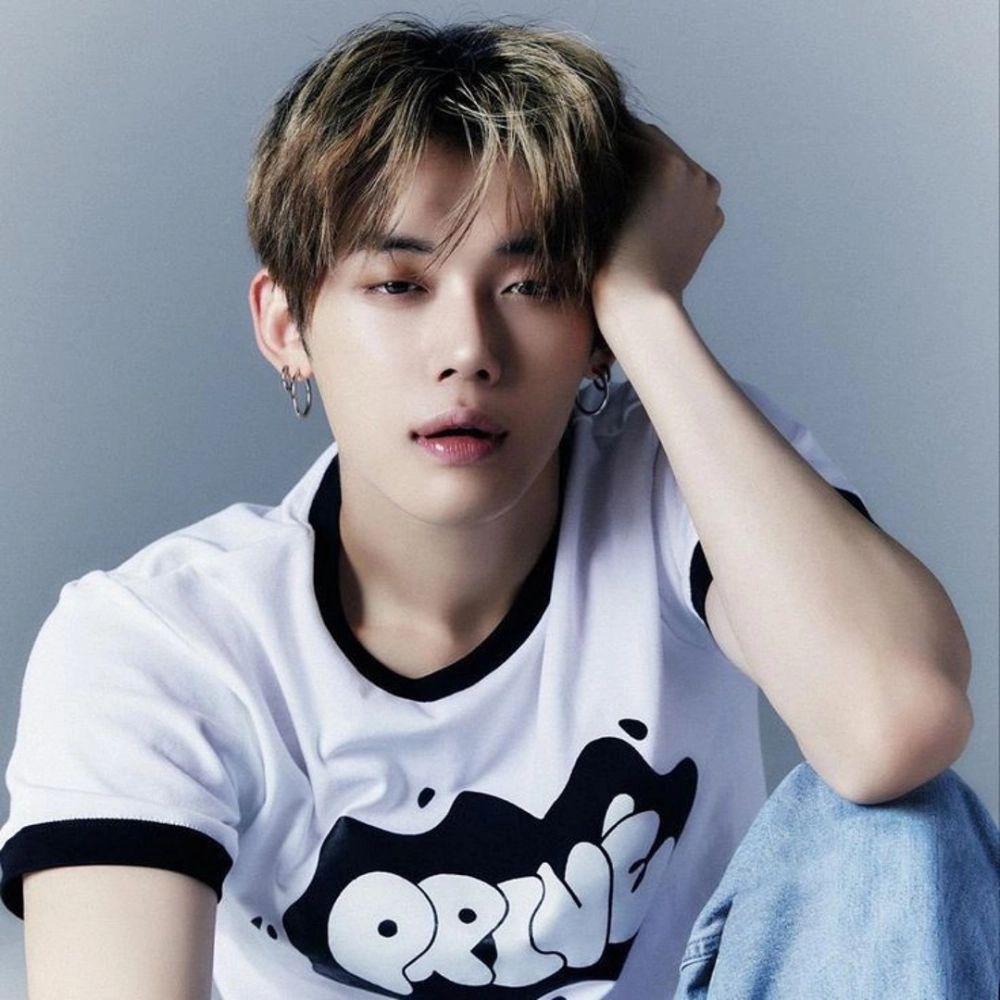 Chiều cao Yeonjun TXT khoảng 1m81 với vóc dáng chuẩn người mẫu