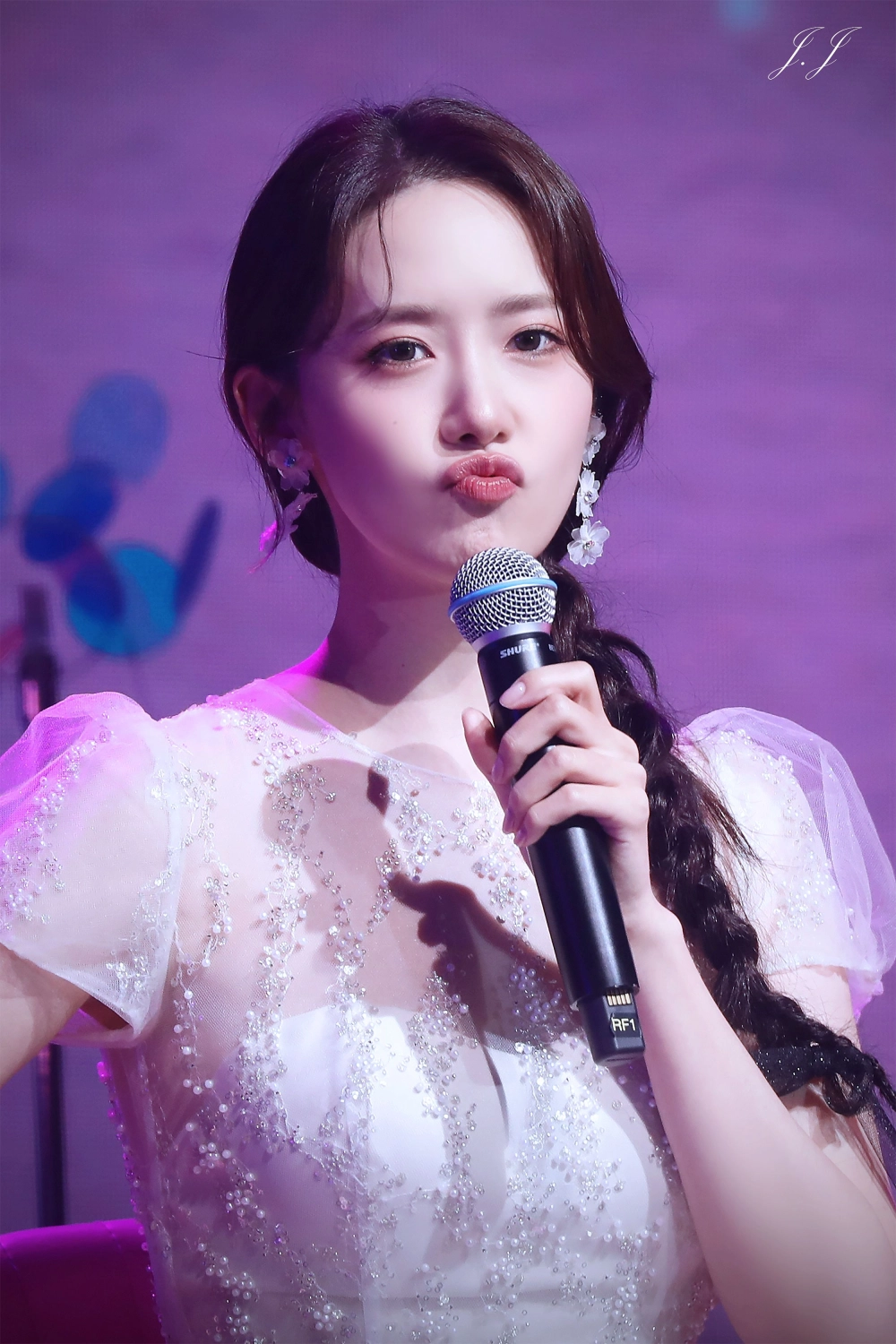 Yoona IG khoe nhan sắc rạng ngời cùng phong cách thời trang đỉnh cao