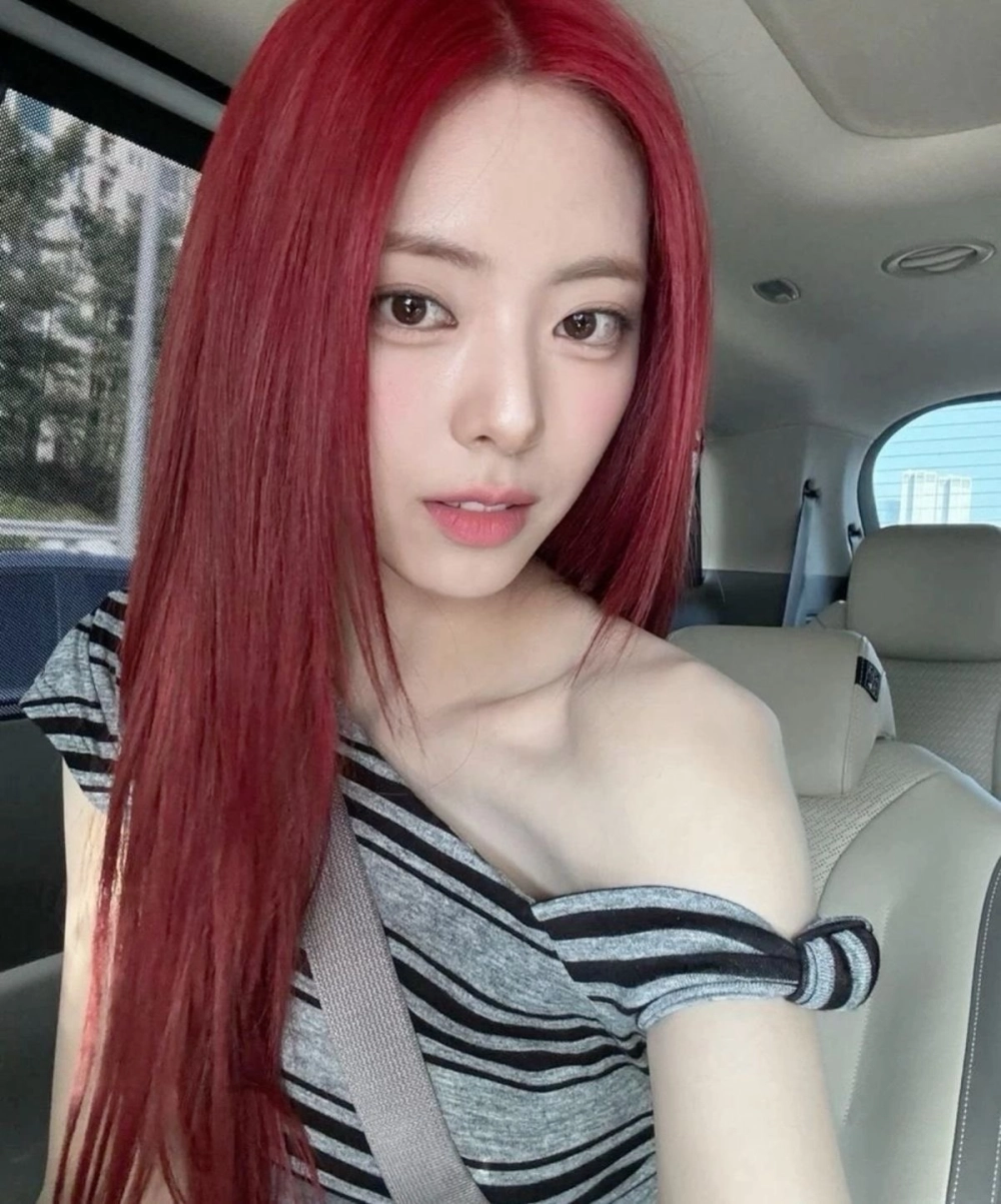 Yuna ITZY maknae mang đến năng lượng tươi trẻ cho nhóm