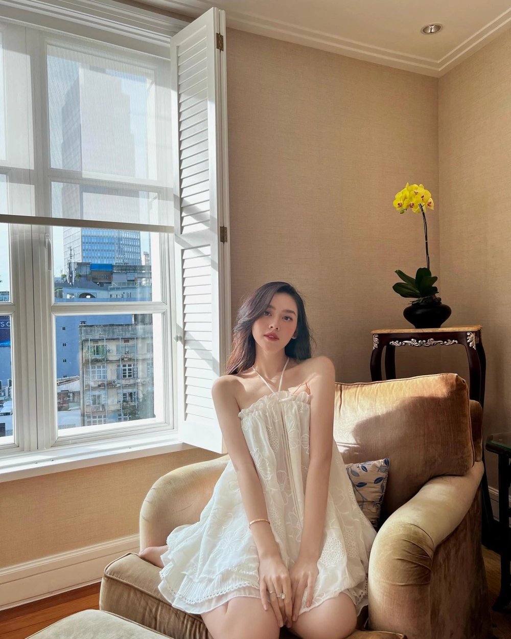 Gái xinh việt nam áo dài trắng thanh lịch cuốn hút