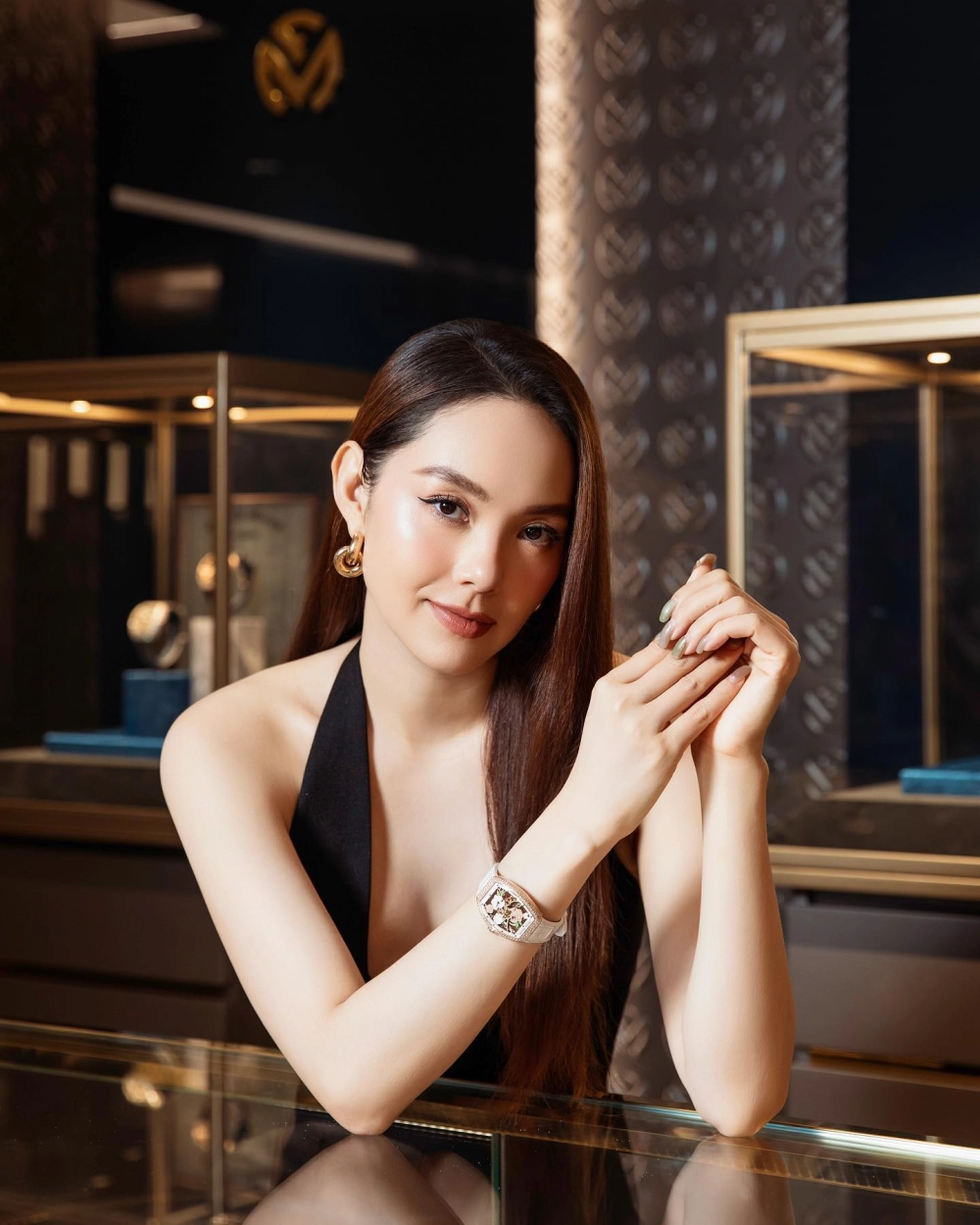 Minh Hằng nữ ca sĩ diễn viên nổi tiếng