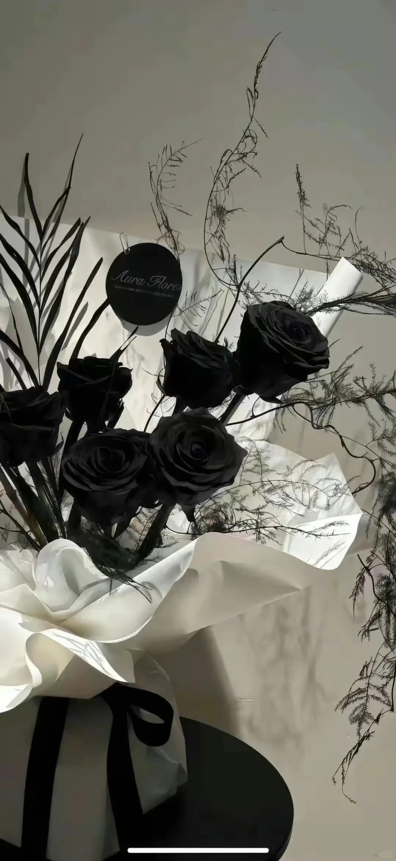 Thư giãn nhẹ nhàng với avatar hoa hồng đen chill đầy nghệ thuật