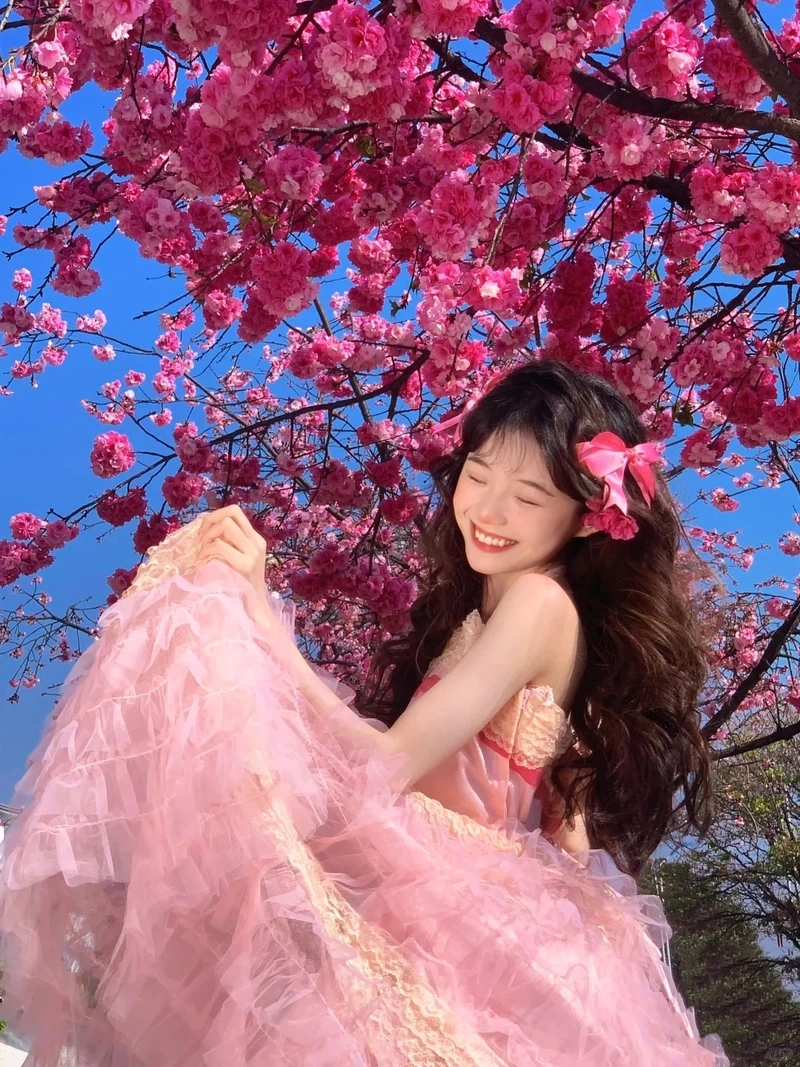 Sắc xuân rực rỡ trong bộ ảnh gái xinh bên hoa mùa xuân đang viral
