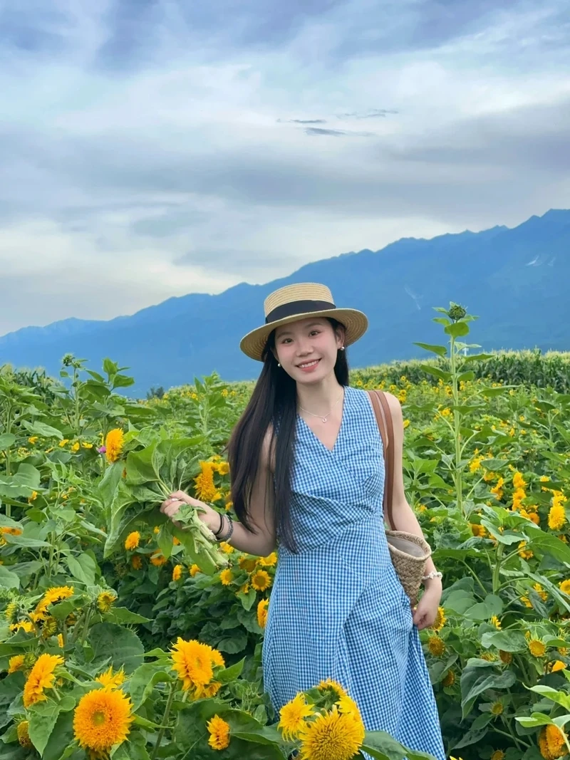 Không gian ngọt ngào với gái xinh bên hoa lãng mạn chuẩn nàng thơ