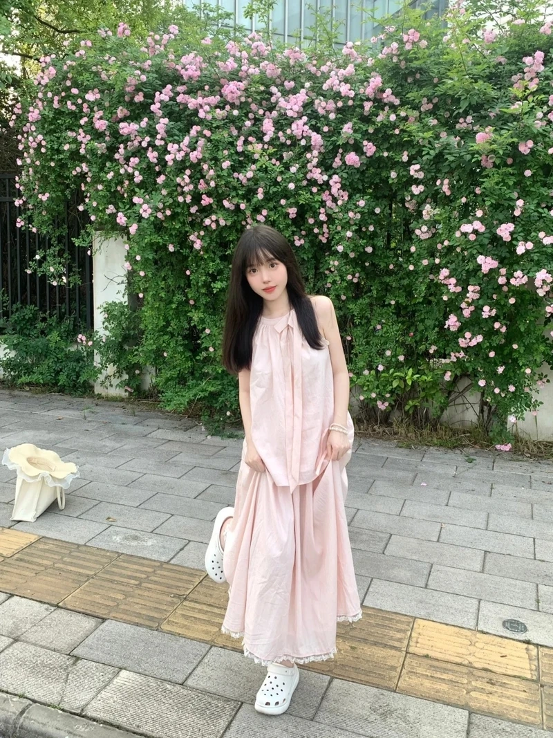 Dân mạng phát sốt với bộ ảnh gái xinh cầm hoa đẹp như nàng thơ