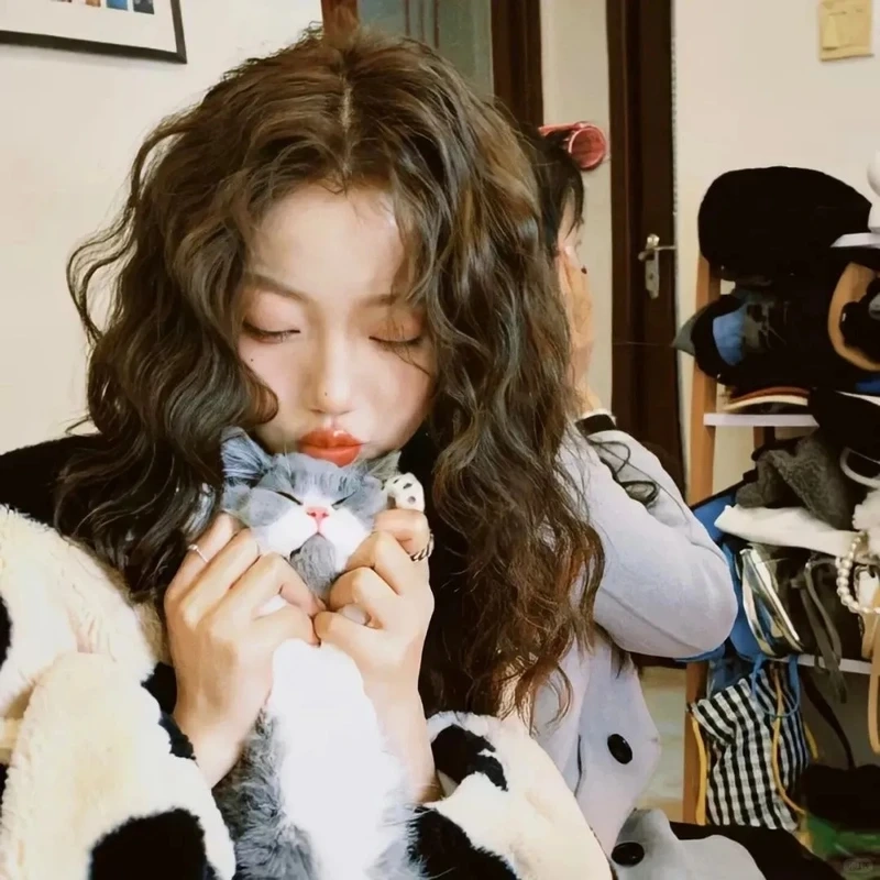 Vẻ đẹp sáng tạo trong bộ ảnh gái xinh bên mèo nghệ thuật