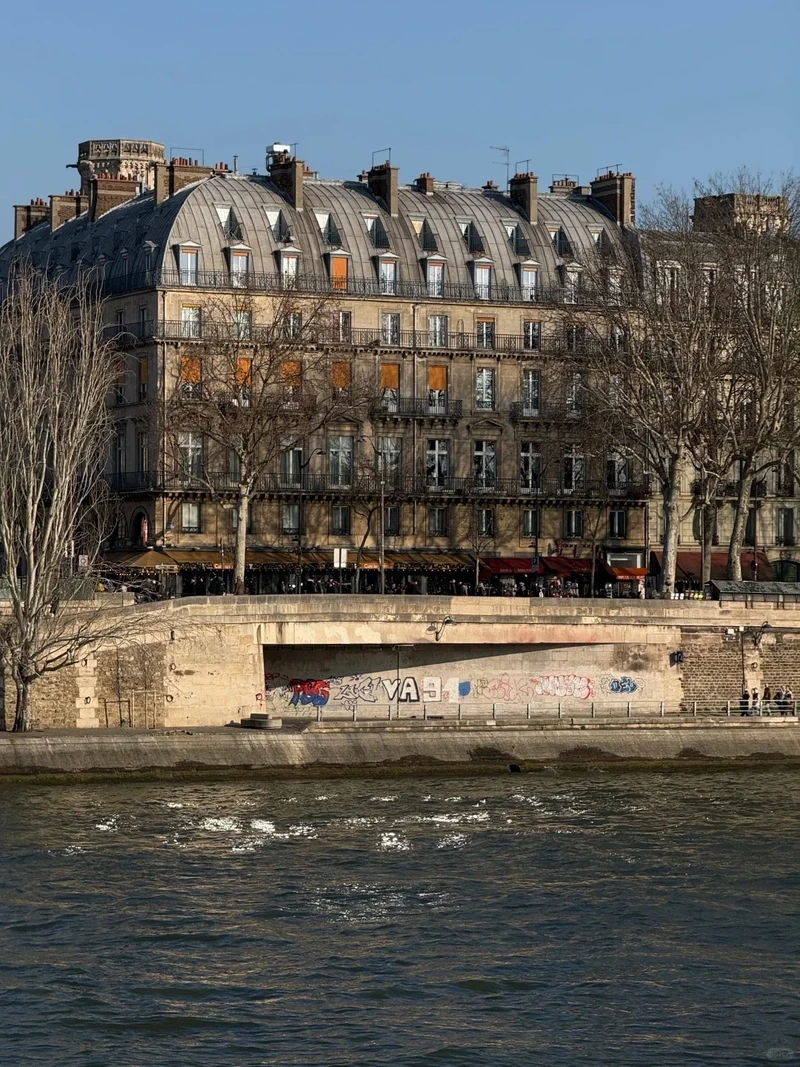 Ngắm chiều lãng mạn bên phong cảnh Paris sông Seine thơ mộng