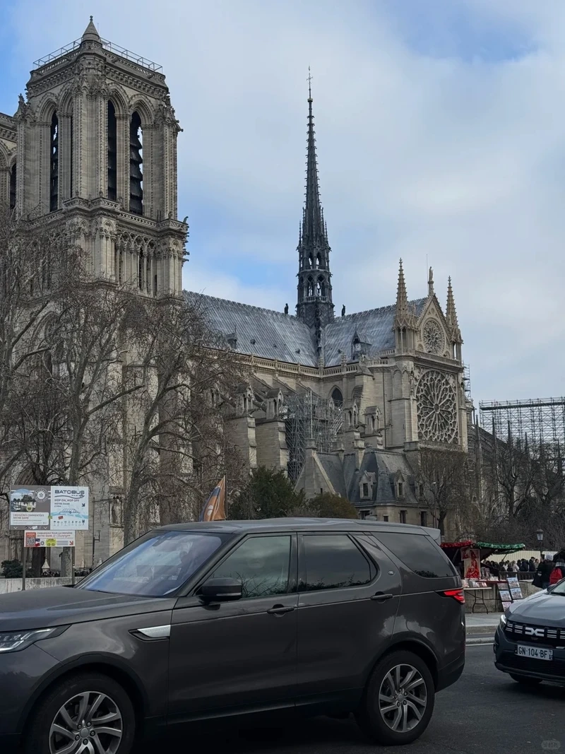 Vẻ đẹp cổ điển của phong cảnh Paris châu Âu khiến du khách say mê